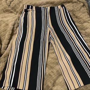 Chicos Pull On Striped Cropped Wide Leg Pants